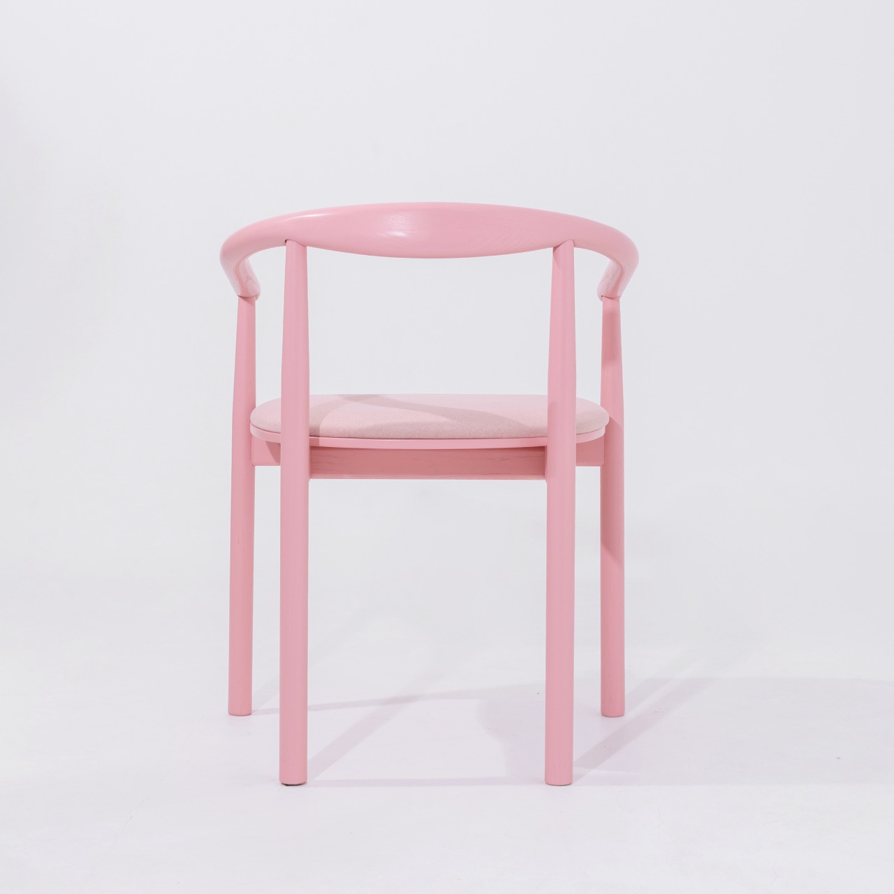 Дизайнерський обідній стілець Calm Pink Edition з мʼяким сидінням